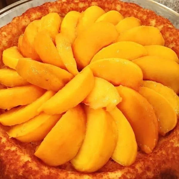 peach-cake-with-peaches
