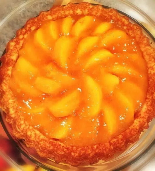peaches-cake-with-peaches-and-glaze
