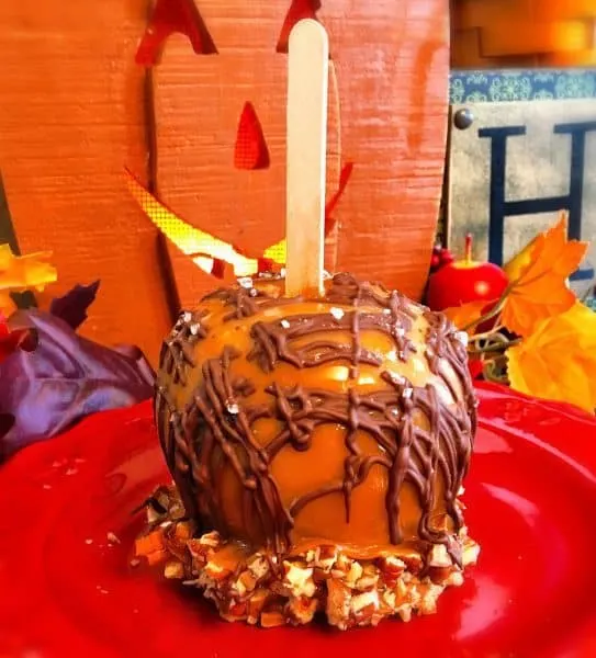 caramel-apples-with-chocolate-and-nuts