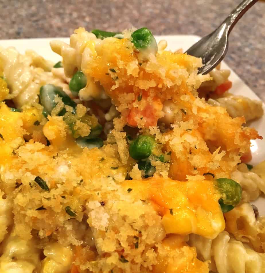Noodle casserole with chicken, vegetables and cheese