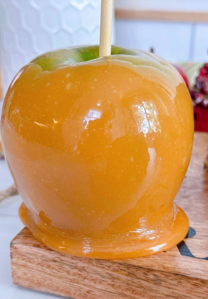 Plain caramel apple with no nuts or chocolate drizzle.