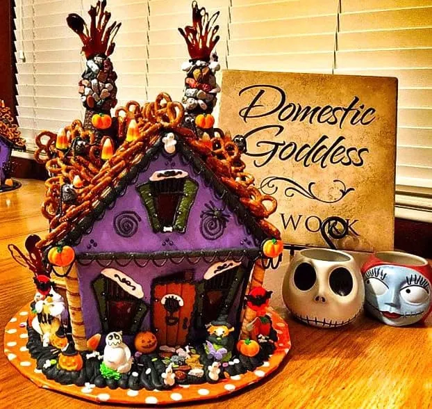 haunted-gingerbread-house-5