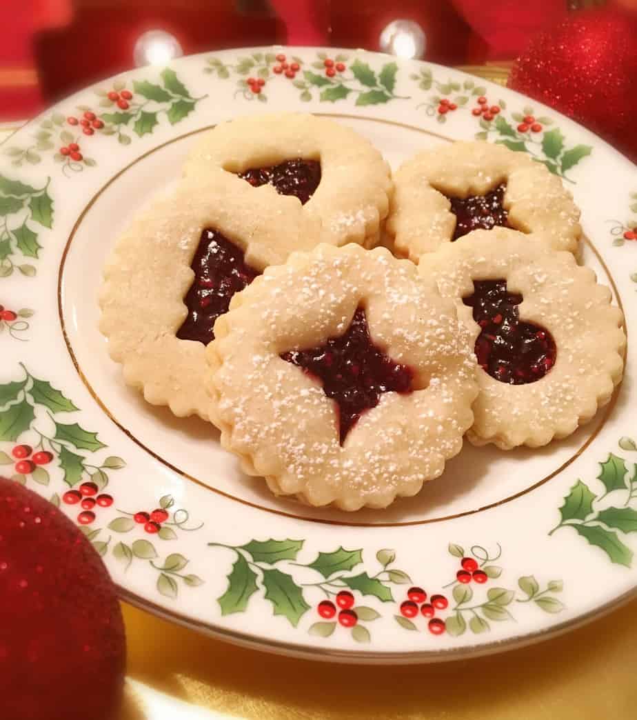 Christmas cookies with raspberry filling