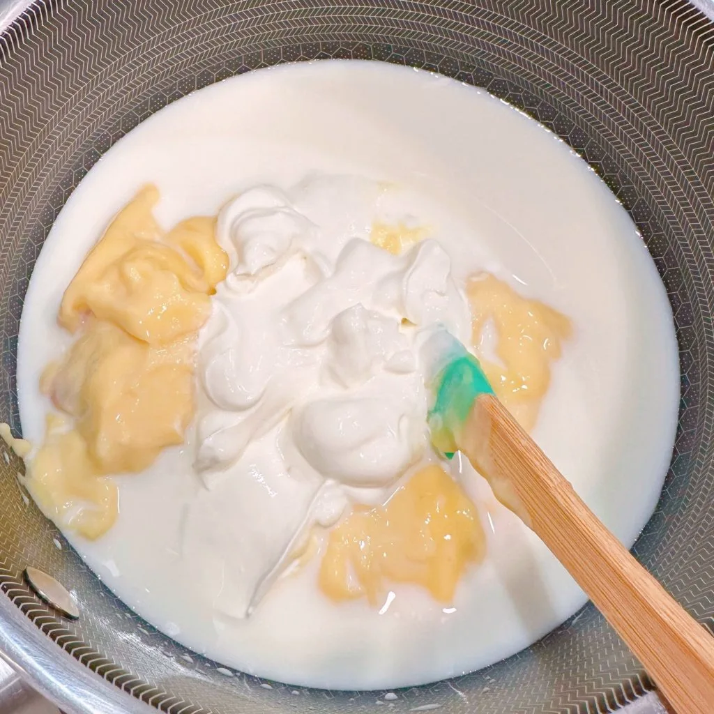 Ingredients for creamy gravy.
