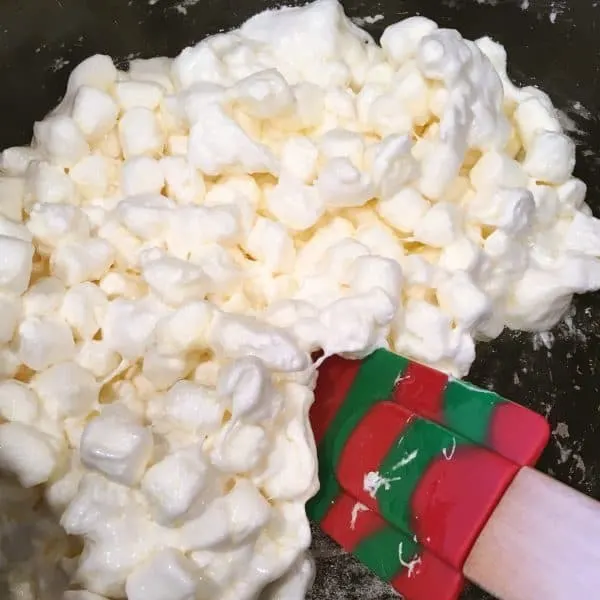 Mini Marshmallows with butter in pan
