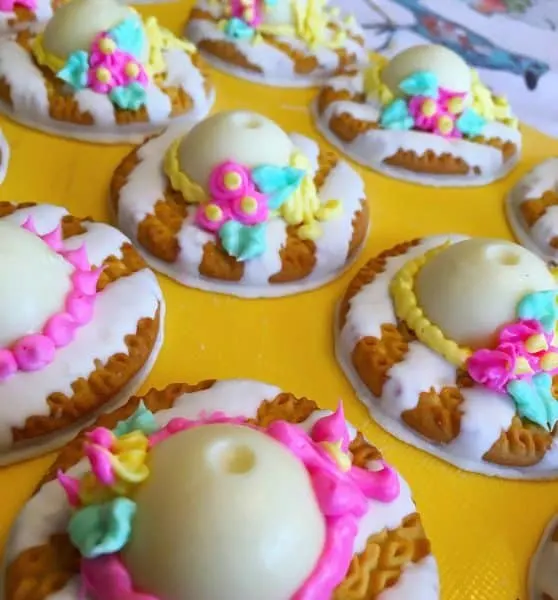 Easter Bonnet Cookies with frosting decor on them