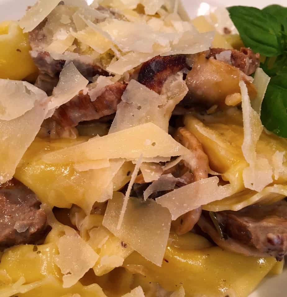 Tortillini with steak and mushrooms