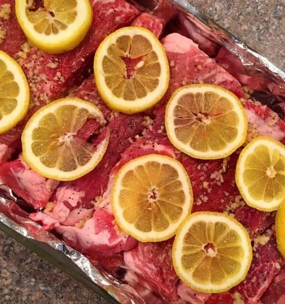 Lemon slices on top of the Country Pork Ribs