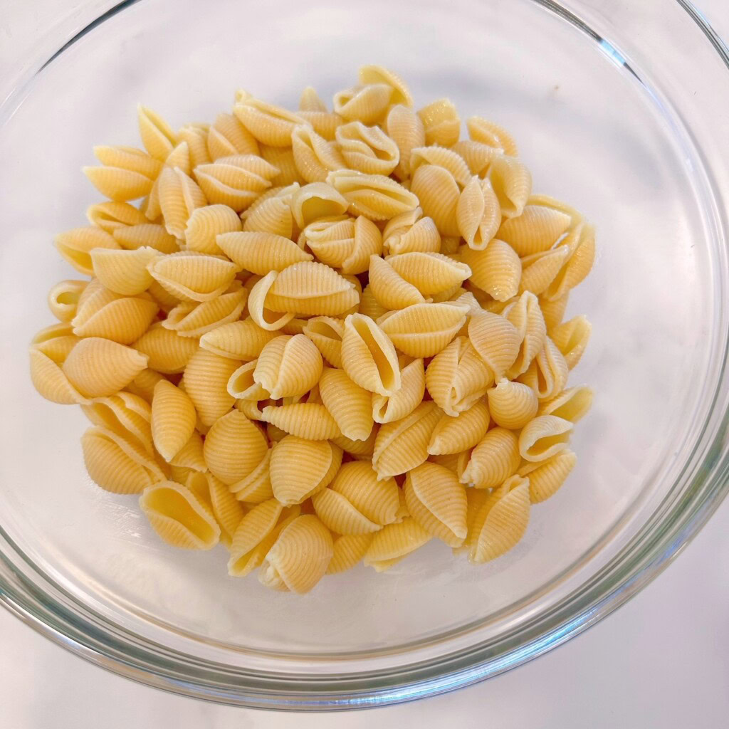 Cooked Pasta in a large mixing bowl.