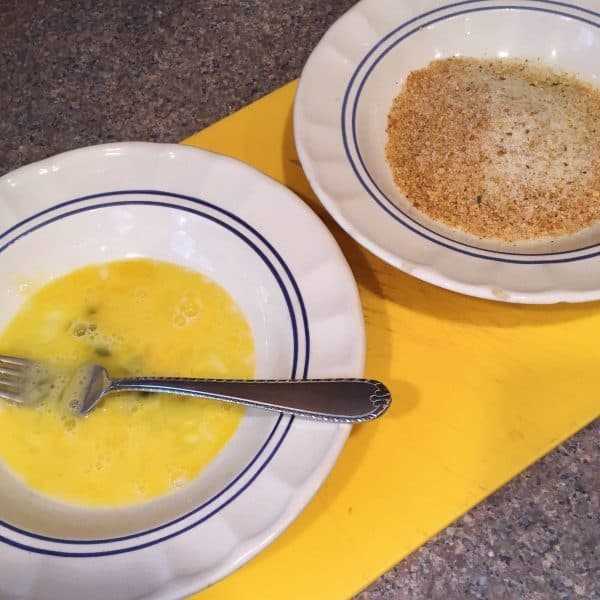 egg wash and bread crumbs for chicken