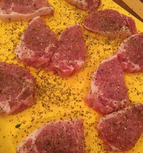 Seasoned pork medallions 