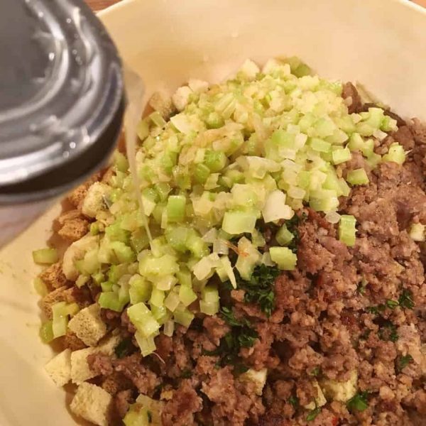 adding chicken broth to stuffing