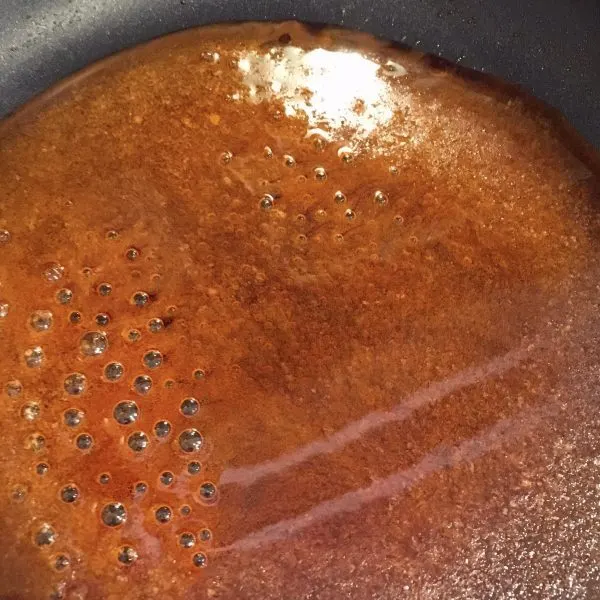 sugar dissolving on stove