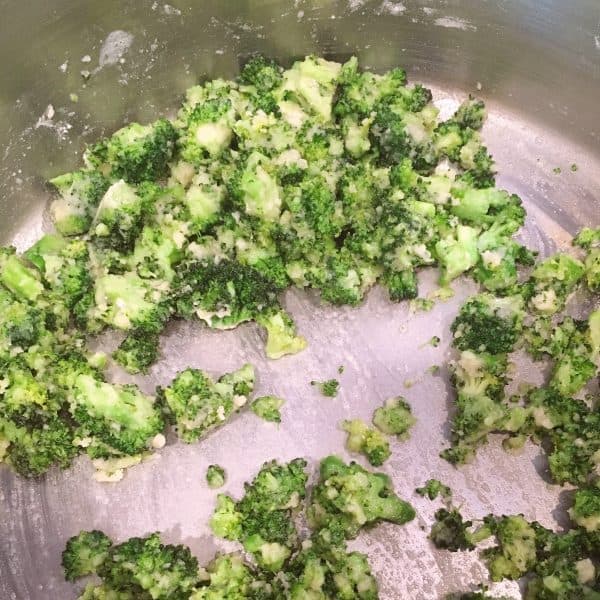 cut broccoli with flour