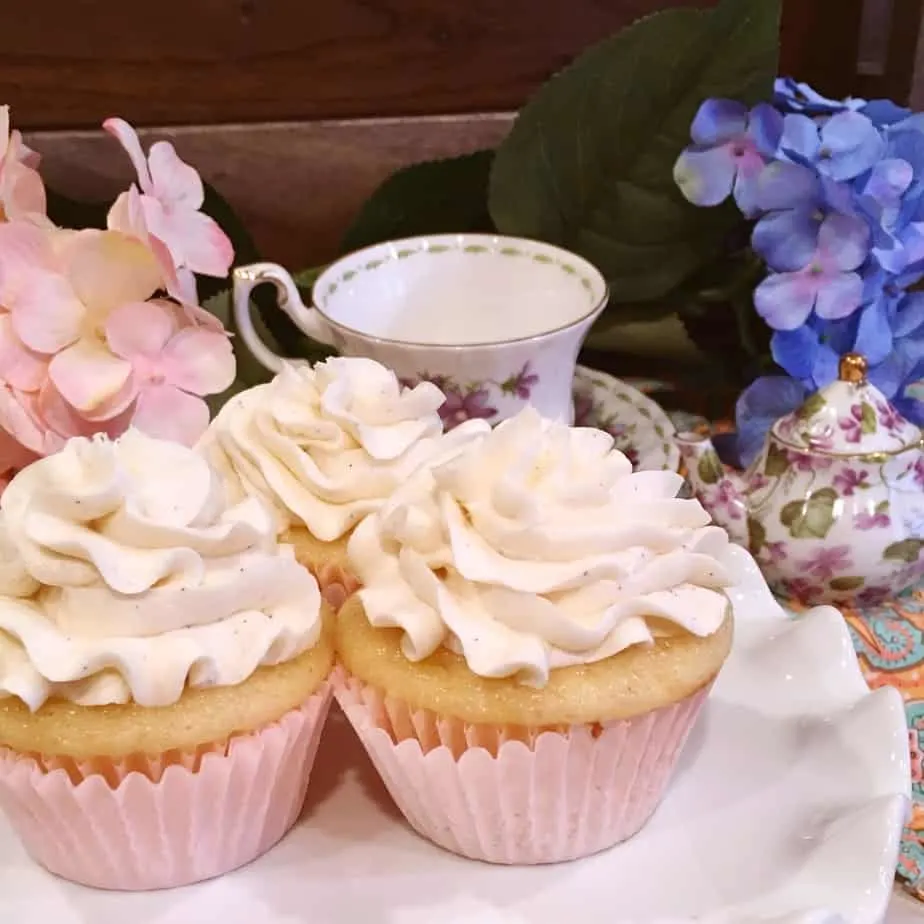 Soft Vanilla Cupcakes - Cakes by MK