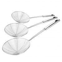 Hiware Set of 3 Stainless Steel Skimmer Strainer, 13.8 Inches, 14.8 Inches & 16.4 Inches, Wire Skimmer with Spiral Mesh, Professional Grade Handle Skimmer Spoon/Ladle for Spaetzle/Pasta/Chips