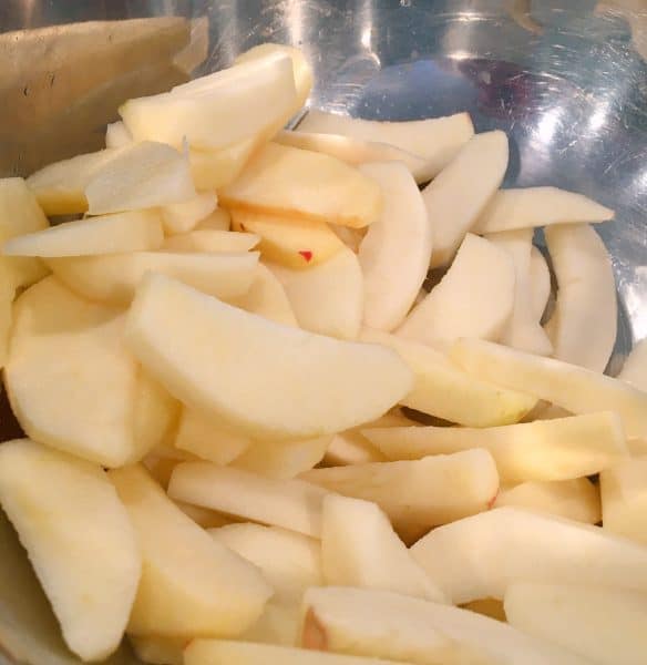 Bowl full of slice apples