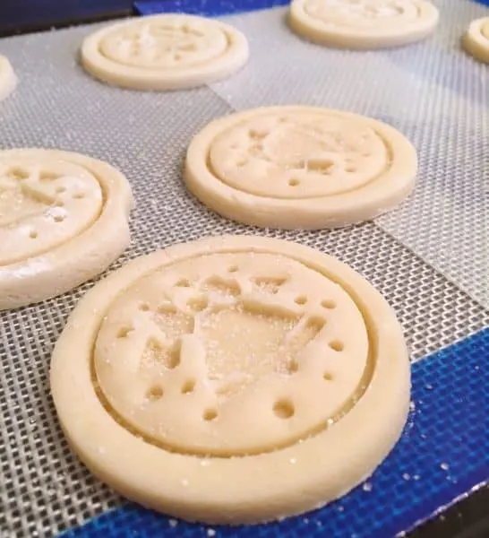 Baking cookies on baking tray