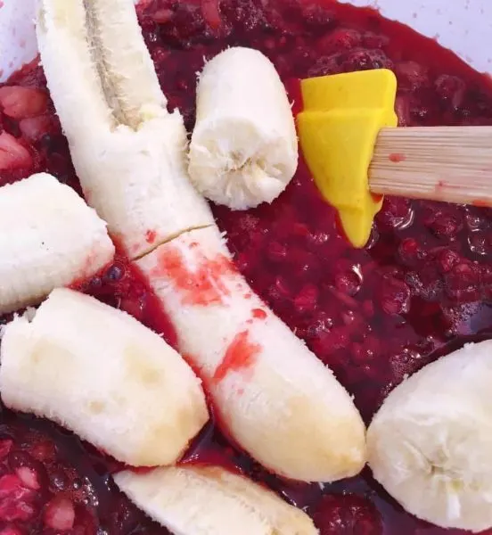 Adding mashed bananas to jello