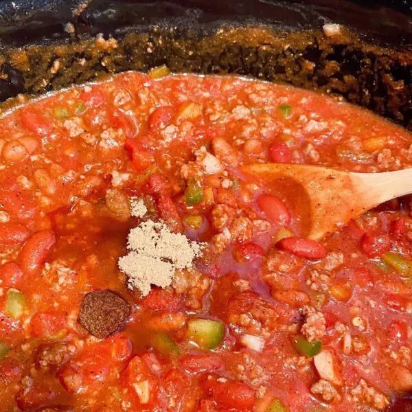 adding sugar to chili in the slow cooker