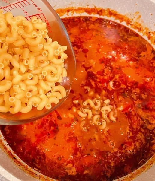 Adding elbow pasta to Goulash mixture