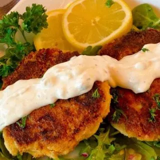 Lump Crab Cakes with Tartar sauce on a bed of arugula