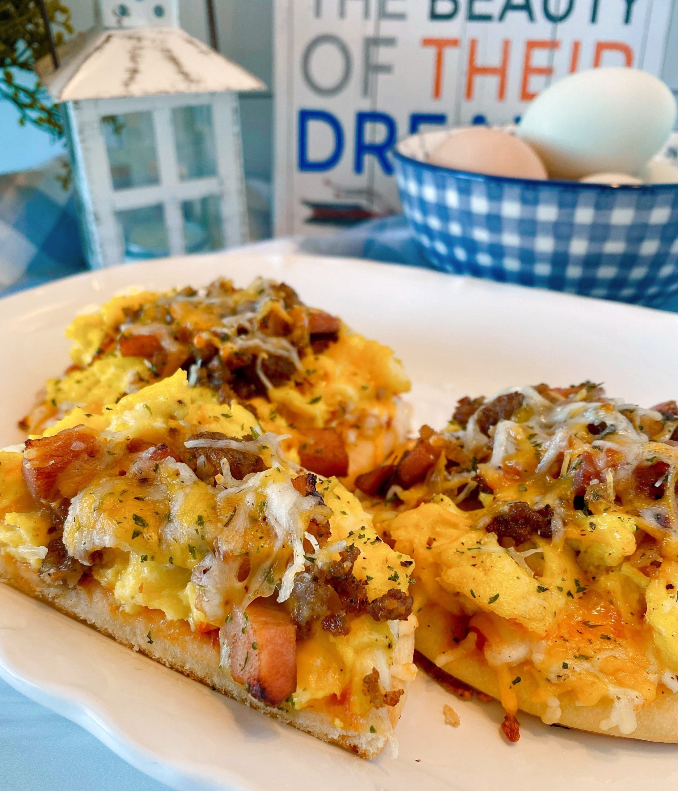 Easy Naan Breakfast Pizza's | Norine's Nest
