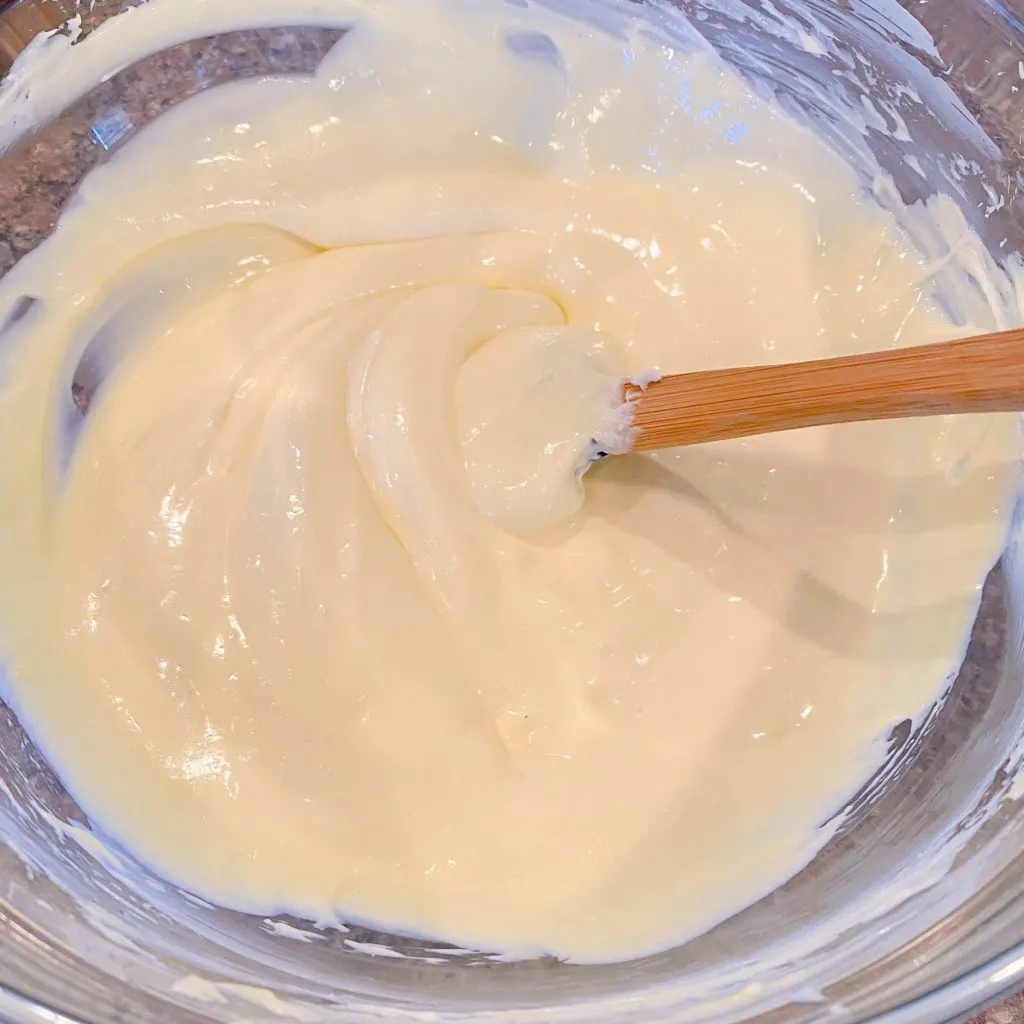 Cream Cheese Filling in glass bowl.