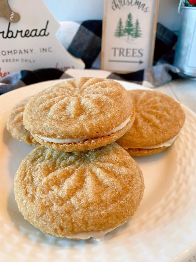 Cardamom Sandwich Cookies on a cookie plate.