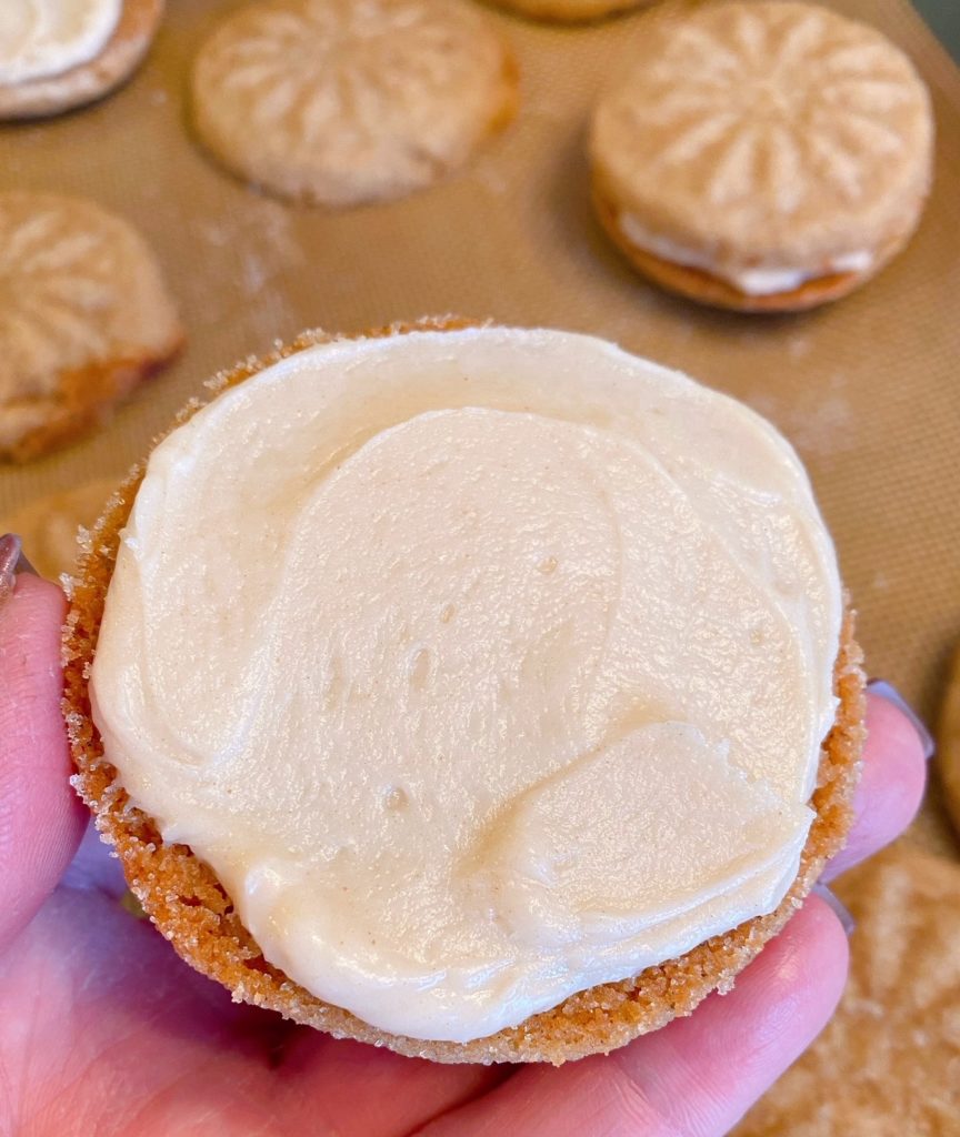 Filling Spread into sandwich cookie.