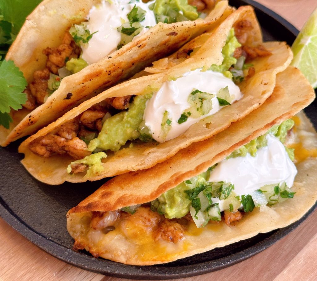 Close up photo of chicken tacos.