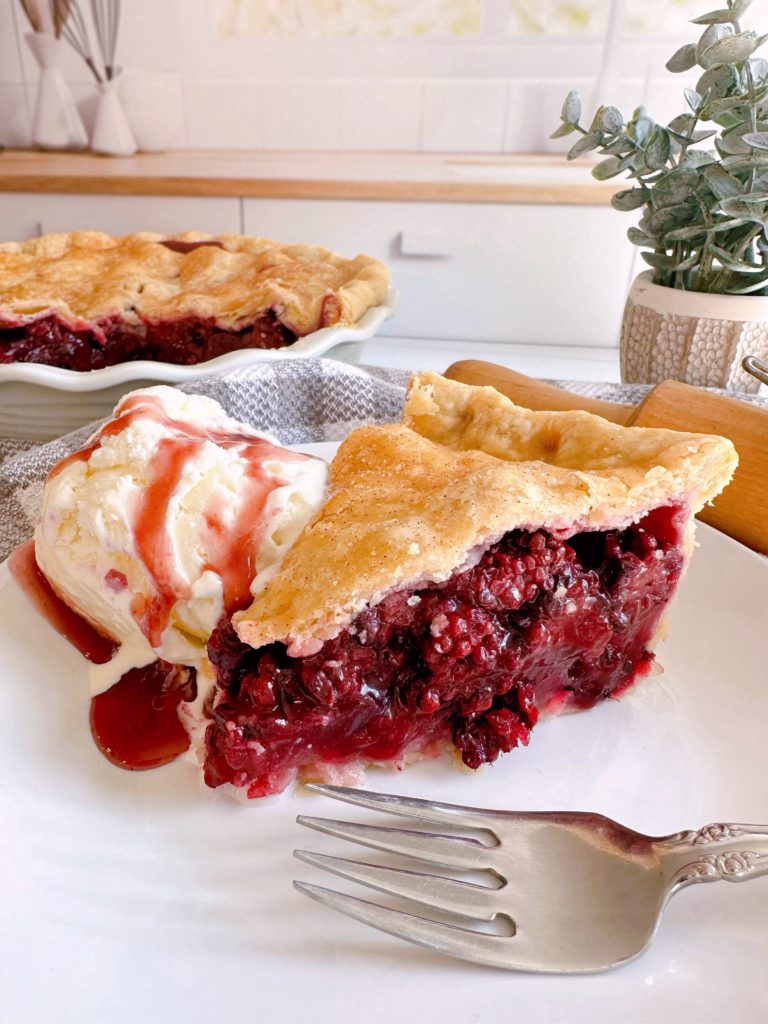 Slice blackberry Pie with vanilla ice cream.