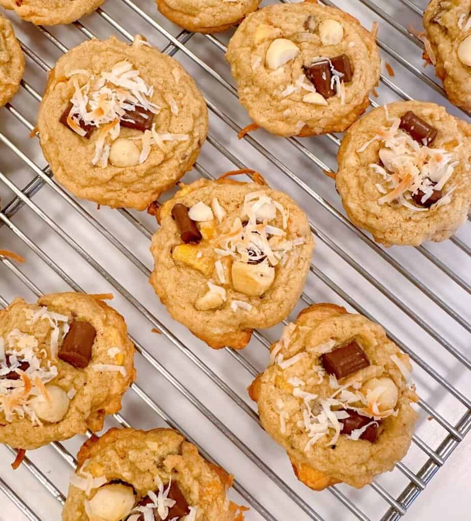 Cookies cooling on cookie rack.