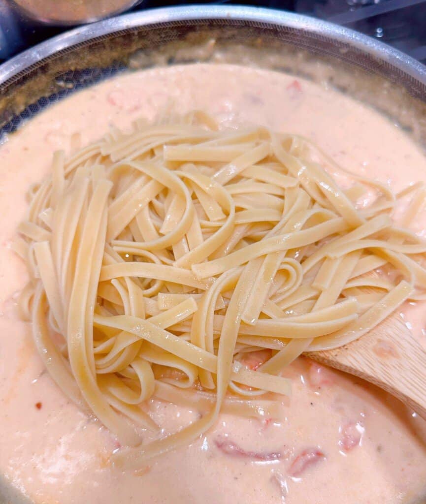 Add pasta to lobster bisque sauce.