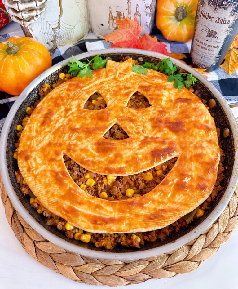 Jack-o'-lantern Sloppy Joe Halloween Pie.